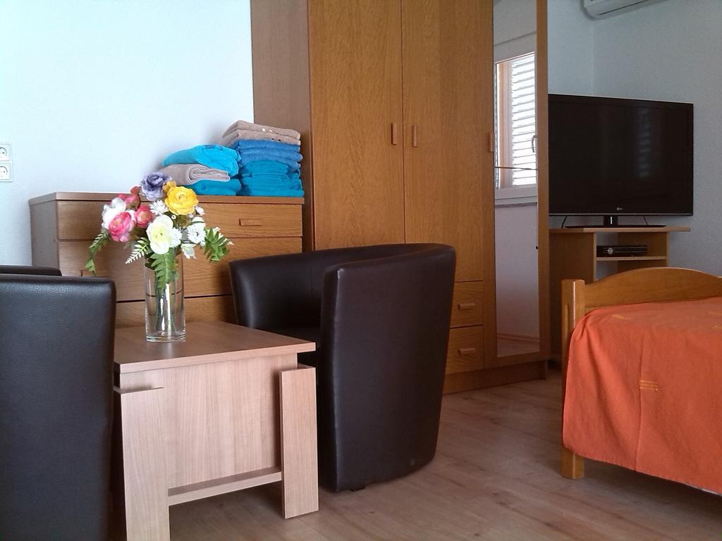 Apartments Batarilo Gornji Karin Room photo