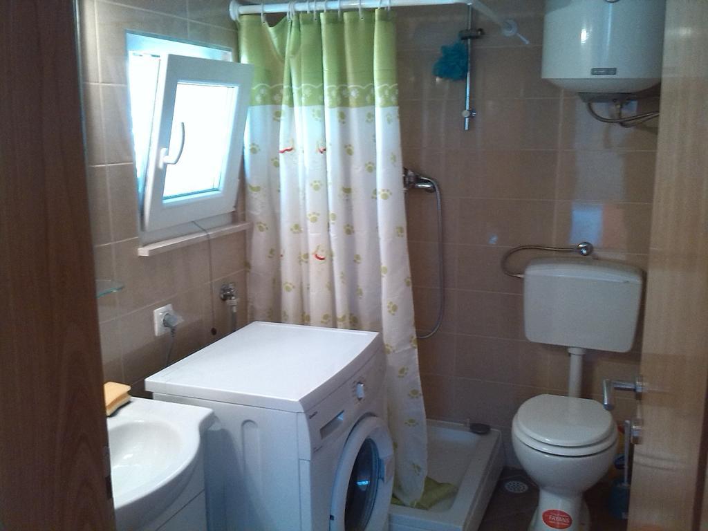 Apartments Batarilo Gornji Karin Room photo
