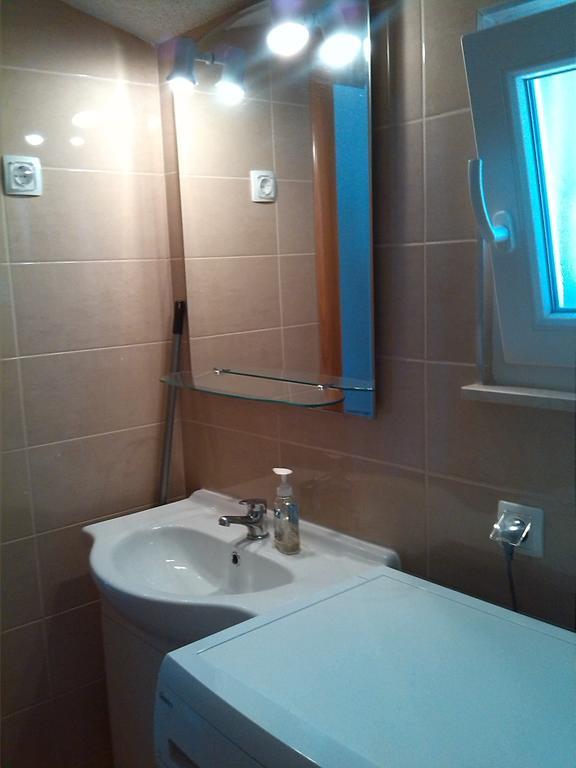 Apartments Batarilo Gornji Karin Room photo